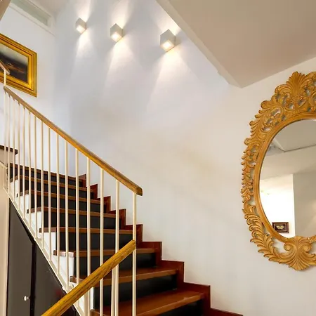 Luxe Stylish Duplex In Centre Apartamento