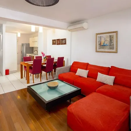 Luxe Stylish Duplex In Centre Apartment Split